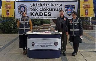 Polis ekipleri kadına şiddete dikkat çekerek KADES...