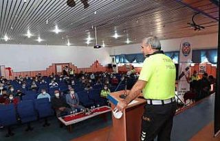 Polis, okul servis şoförlerine ve rehber personeline...