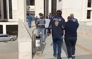 Polisten Edremit Körfezi ilçelerinde fuhuş baskını