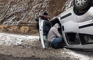 Pöske dağında virajı alamayan araç devrildi:...