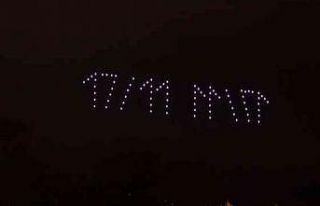 Prag’daki ışıklı drone gösterisi izleyenleri...