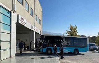 Rahatsızlanan yolcuyu saniyelerle yarışarak hastaneye...