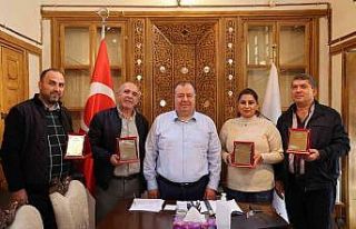 Ramazan’dan Gıda Bankası çalışanlarına plaket