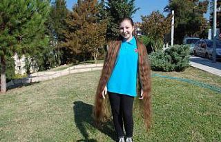 Rapunzel Pelin’in saçları boyunu aştı