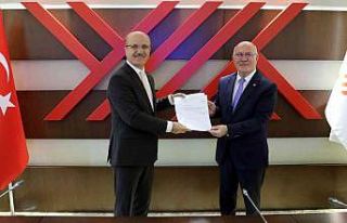 Rektör Savaş mazbatasını aldı