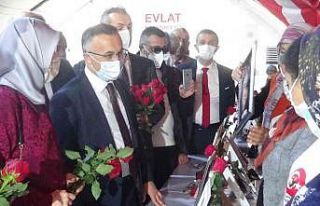 Rize Valisi Çeber, evlat nöbetindeki ailelerle buluştu