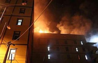 Rize’de yurt çatısında çıkan yangın kontrol...