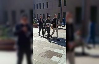 Romanya’dan gelip fuarda iş adamını soydular,...