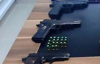 Ruhsatsız silah ve çok sayıda mermi ele geçirildi