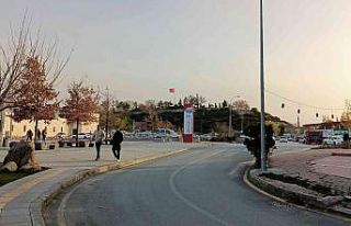 Rüzgardan yırtılmaması için Kalehöyükteki Türk...