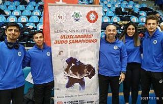 Sakarya Büyükşehir judocuları Edirne’de kürsüye...