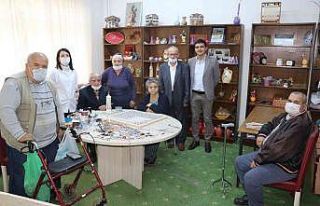 Salgını fırsata, huzurevini sergi salonuna çevirdiler