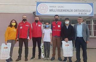 Salihli Kızılay dereceye girenleri ödüllendirdi