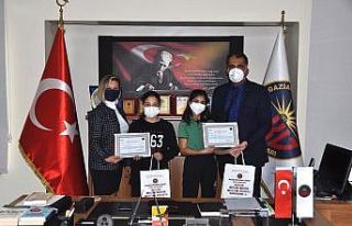 Şampiyonlar ödüllendirildi