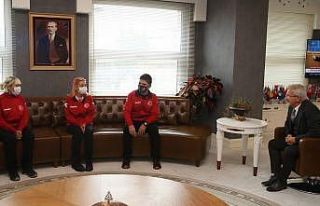 Şampiyonluk mutluluğunu Turgay Erdem ile paylaştılar