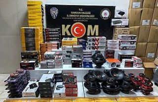 Samsun’da gümrük kaçağı araç teybi ve aksamı...