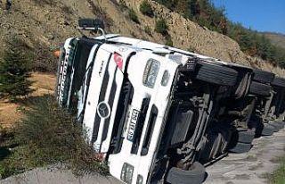 Samsun’da tır devrildi: 1 yaralı