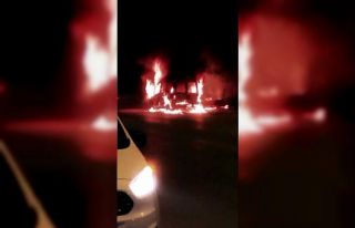 Sancaktepe’de minibüs alev alev yandı