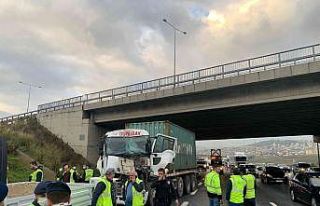 Sancaktepe’de tır kamyona arkadan çarptı: 1 yaralı