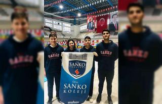 SANKO Okulları yüzme yarışmasında dört madalya...