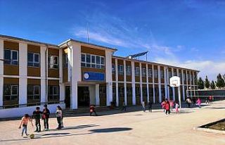 SAÜ’lü öğrencilerden köy okuluna destek kampanyası