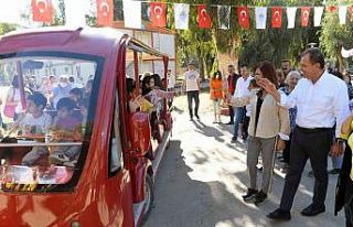 Seçer, Tarsus Gençlik Kampında ’Halk Günü’...