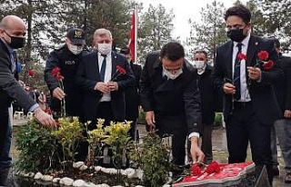 Şehit Aybüke öğretmen mezarı başında anıldı