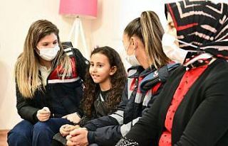 Şehit kızına doğum günü sürprizi