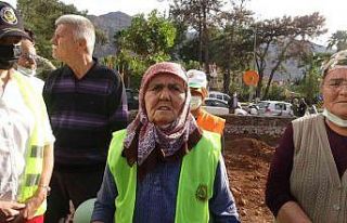 Şehit olan torunu için portakal ağacı dikti