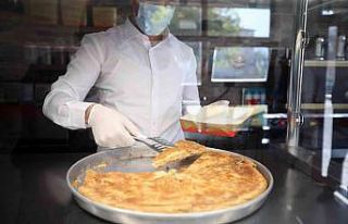 Selanik Göçmen Böreği Çınaraltı’nda yenir