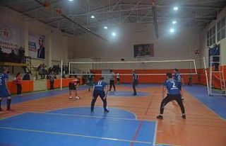 Selendi’de kurumlar arası voleybol turnuvası başladı