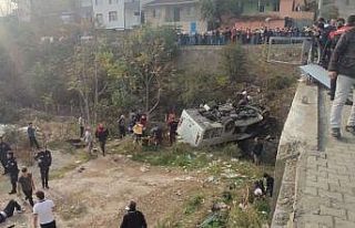 Servis midibüsü dere yatağına uçtu, çok sayıda...