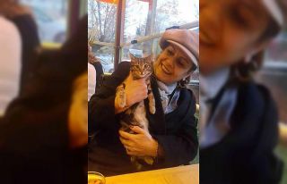 Seslendirme karşılığında sadece mama istiyor