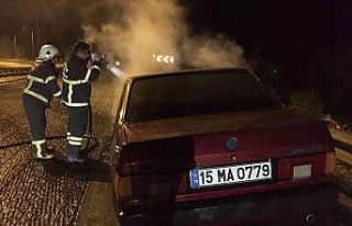Seyir halindeki araç alev aldı