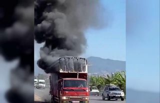 Seyir halindeki kamyon alev topuna döndü