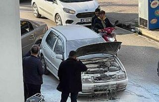 Seyir halindeki LPG’li otomobil cadde ortasında...