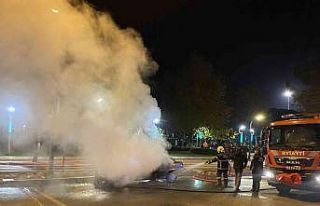 Seyir halindeki otomobil alevlere teslim oldu