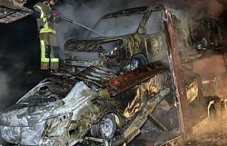 Sıfır Fiat marka araçlar alev alev yandı, sürücü...