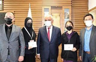 Şiir ve kompozisyon yarışmasında dereceye giren...