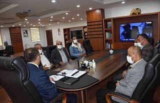 Siirt Valisi Hacıbektaşoğlu muhtarları dinledi