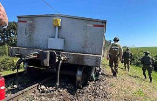 Şili’de yük treni raydan çıktı, trenin vagonları...