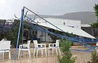 Silifke’de hortum tekneleri batırdı, ağaçları...