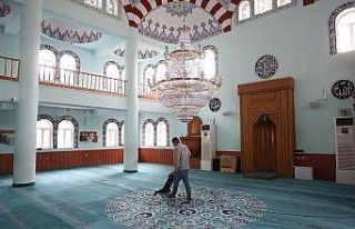 Sincan’da camiler düzenli olarak temizlenip dezenfekte...