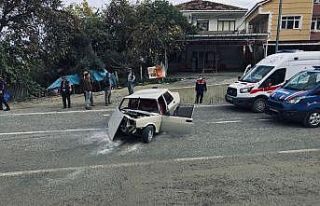 Sinop’ta otomobil, iş makinesine çarptı: 6 yaralı