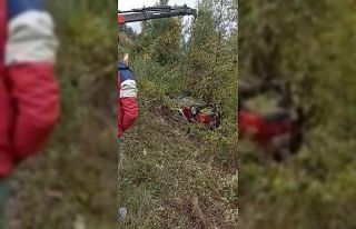 Sinop’ta otomobil şarampole uçtu: 2 yaralı