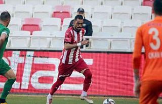 Sivasspor’da Uğur Çiftçi kırmızı kart gördü!