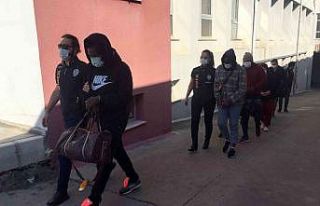 Siyahiler “futbolcuyuz” yalanıyla dolandırmış