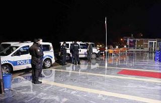 Sokak ortasında 5 yerinden vurulan genç kaldırıldığı...
