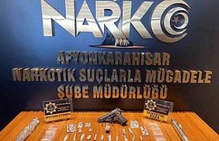 Sokak satıcılarına operasyon: 4 gözaltı