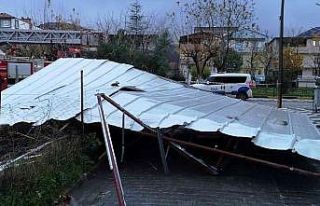 Soma’da fırtına çatıyı uçurdu